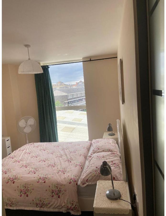 Lovely 2Br Apartment W/ City View London Kültér fotó