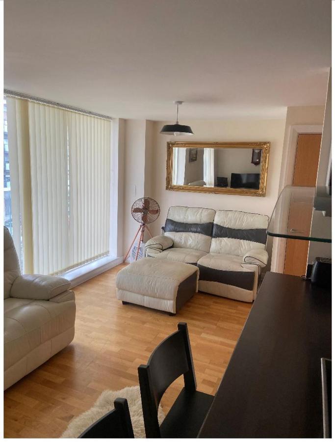 Lovely 2Br Apartment W/ City View London Kültér fotó