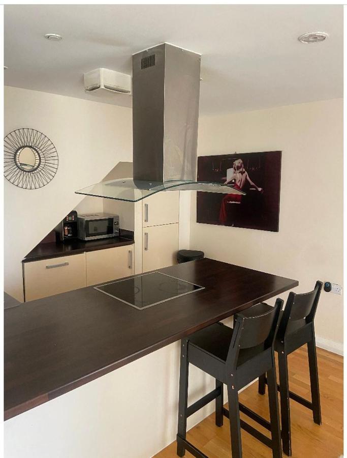Lovely 2Br Apartment W/ City View London Kültér fotó